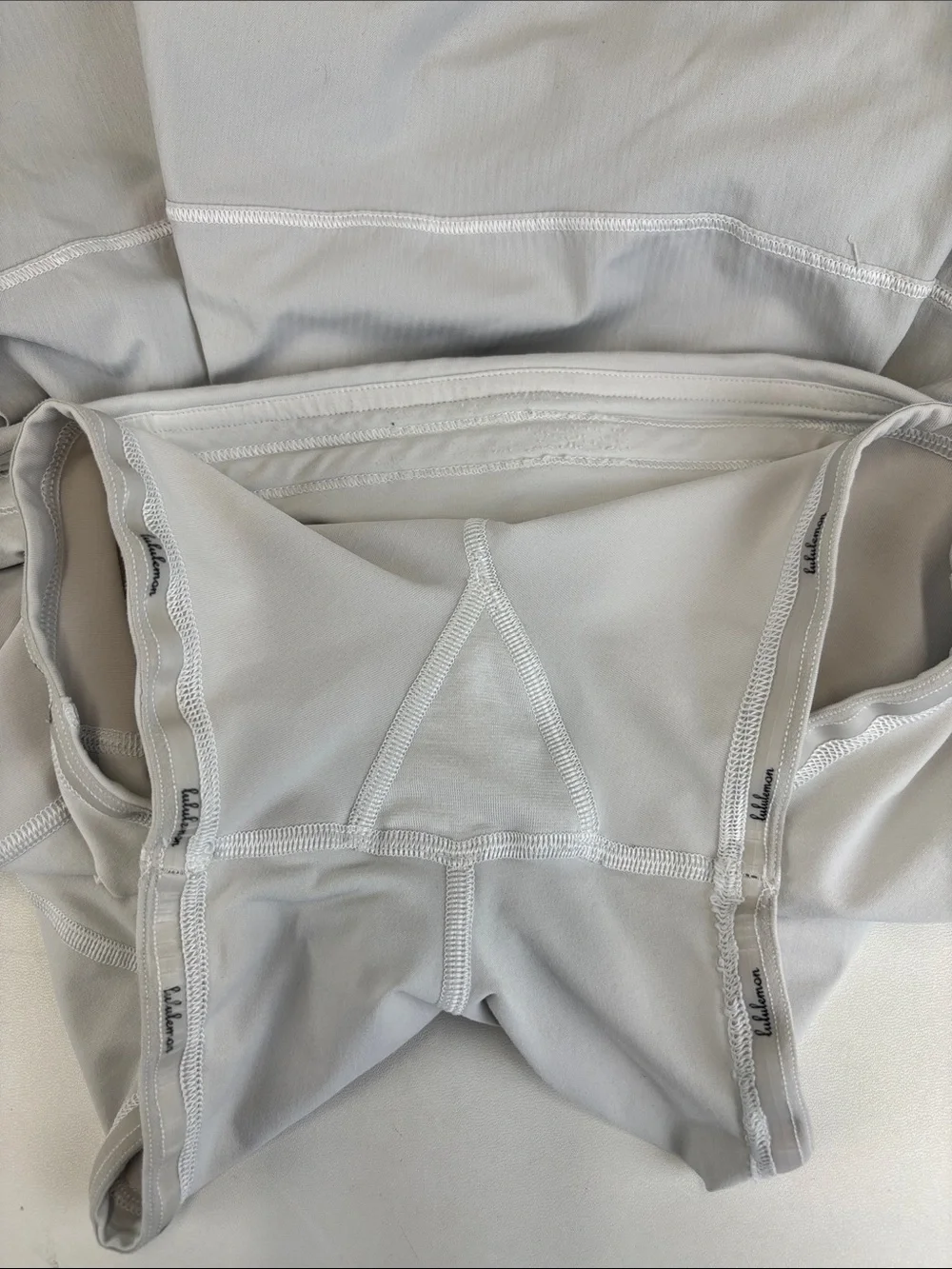 LULULEMON Pace Rival Skirt Women White Pleated Athletic Skort Size 10
